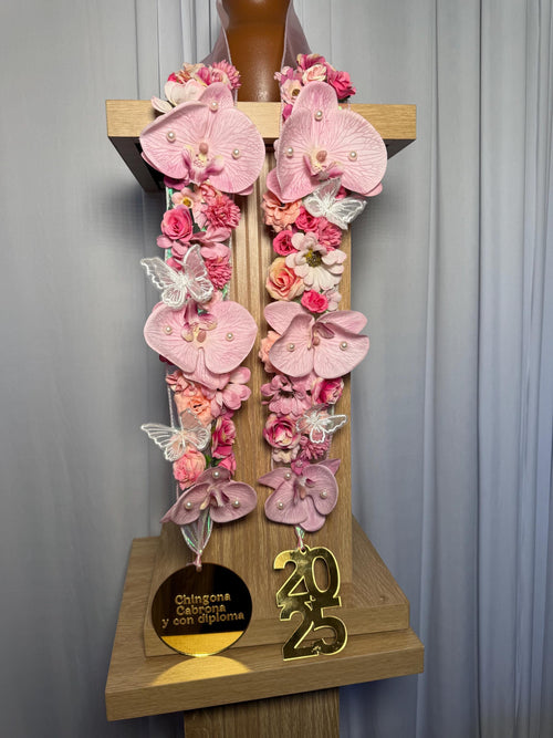 Graduation Lei w/ acrylic gold engraving