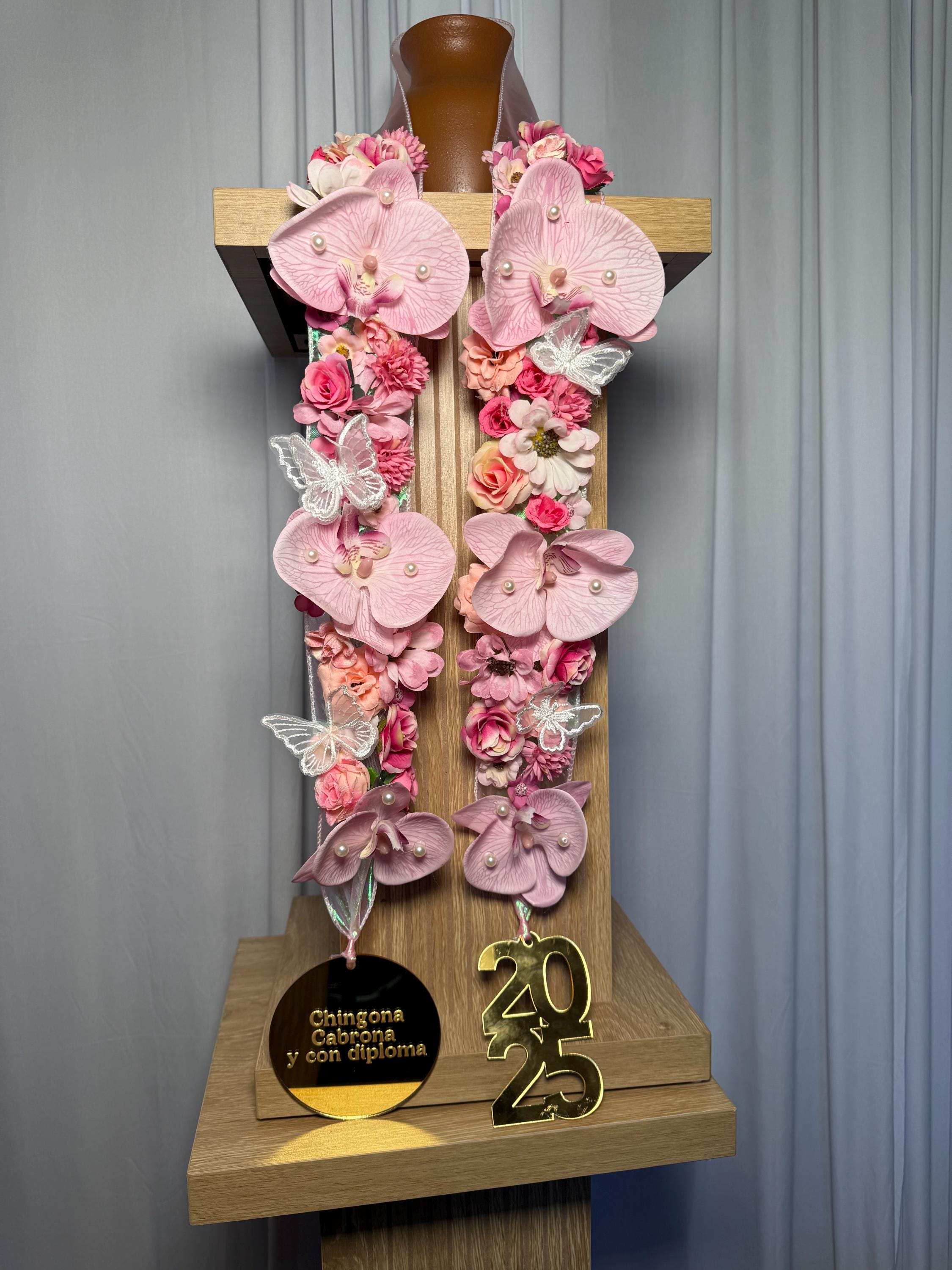 Graduation Lei w/ acrylic gold engraving